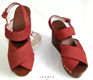 SANDRO - SANDALES COMPENSÉES TOUT CUIR ROUGE & CLOUS 38 - EXCELLENT ETAT - Foto 1 di 7