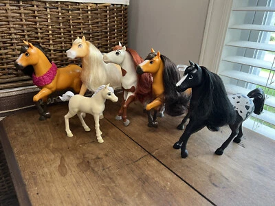 Lote Caballos Spirit Untamed Styling 8" - 6 piezas Foto 1 de 4