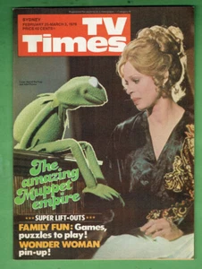 #WW1.  TV  TIMES MAGAZINE  25 FEBRUARY-  3 MARCH  1978,  WONDER WOMAN  PINUP - Picture 1 of 4