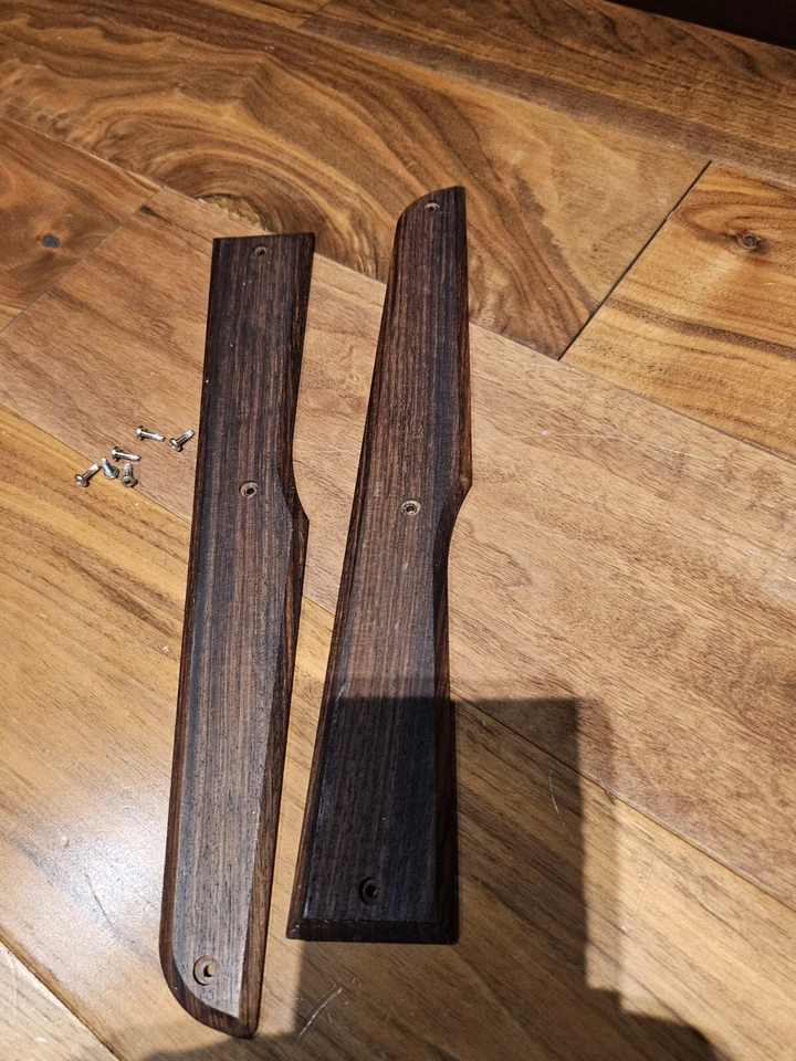 Korg M3 61 73 Seiten Holzplatten Paar inklusive Schrauben  - Bild 1 von 1