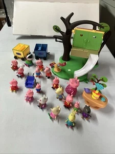 Casa en el árbol y figuras de Peppa Pig. Ver descripción - Imagen 1 de 9