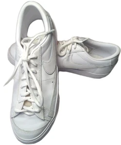 WMNS NIKE BLAZER BASSO '77 BIANCO-BIANCO "TUTTO BIANCO" TAGLIA 8 [DC4769-101] - Foto 1 di 8