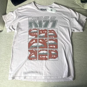 NEW WORLD Medium Kiss Lips Oversized Crew Neck Short Sleeve Graphic T-Shirt - Picture 1 of 3