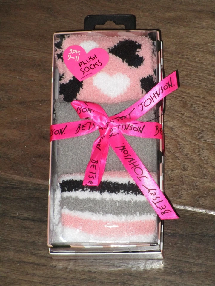 PACK DE 3 CALCETINES DE FELPA BETSEY JOHNSON CON CORAZONES + RAYAS + SÓLIDOS NUEVOS Foto 1 de 1