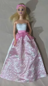 Mattel Barbie Doll with Outfit and Shoes - Picture 1 of 6