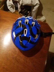 BELL BICYCLE HELMET - Picture 1 of 5