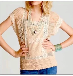 Free People neu mit Etikett pfirsichfarbenes gesmoktes Spitzenshirt Oberteil Small - Bild 1 von 10