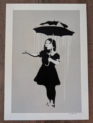 Mrs. Banksy Flowers, Nola, Boy Meets Girl in Sprayed Crate (2019) Foto 1 de 4