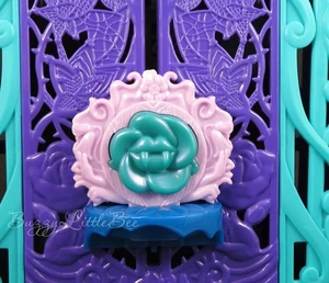 Monster High Doll G3 Twyla Boogeyman Garden Mysteries Wardrobe Elevator Piece - Picture 1 of 2