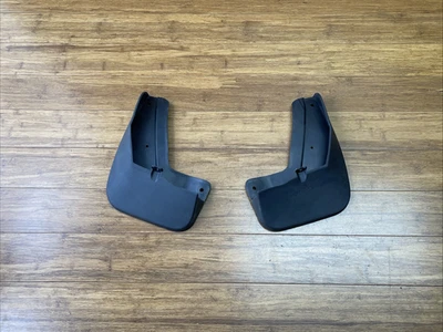 Juego de 2 protectores contra salpicaduras delanteros izquierdo y derecho Volkswagen Tiguan 2018-2024 OEM Foto 1 de 4