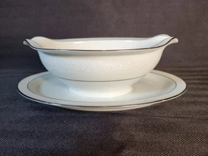 Placa adjunta para barco Noritake Buckingham 6438 Gravy - banda plateada retirada - Imagen 1 de 7