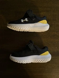 Boys Under Armour Gym Shoes Size 7K - Picture 1 of 5