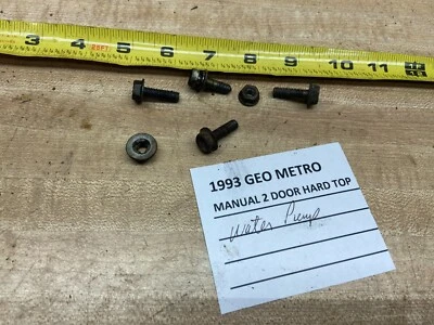 GEO METRO 1989-1994 1,0 L BOMBA DE AGUA PERNOS/TUERCAS DE MONTAJE Foto 1 de 4