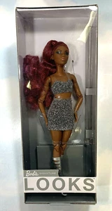 Barbie Signature The Look #7 bambola petite afroamericana fatta per muoversi HCB77 - Foto 1 di 3