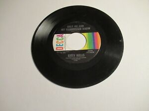 Kitty Wells: Only Me And My Hairdresser Know / A Woman Never Forgets / 45 Rpm