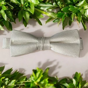 Calvin Klein Pre Tied Bow Tie Ivory Textured Satin Wedding Formal Menswear - Picture 1 of 5