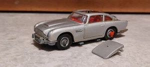 Corgi James Bond Aston Martin DB5 (roof detached) - Picture 1 of 5