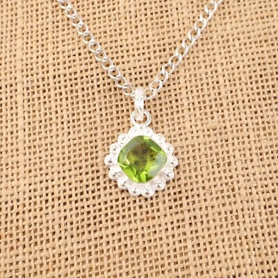 Peridot Gemstone Handmade 925 Sterling Silver Jewelry Pendant Gift For Wife - Image 1 of 3