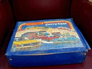 Matchbox 1978 Tragetasche mit Mix aus 34 Hot Wheels, Matchbox + Die Cast Autos - Bild 1 von 12