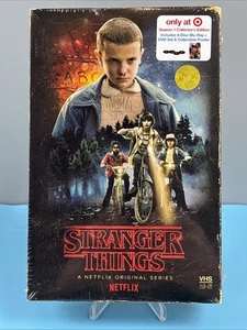 Stranger Things Staffel 1; DVD & Blu-Ray (VHS Look) Collectors Edition - Target - Bild 1 von 7