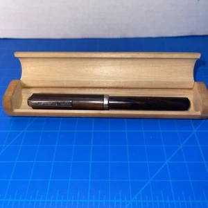 HERMOSA PLUMA FIRMA EDDIE BOUER EN CAJA DE ALMACENAMIENTO DE MADERA - Sin grabados - Imagen 1 de 4