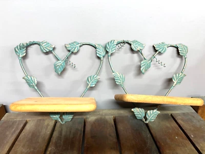 Juego de 2 estantes colgantes de pared vintage de madera y metal en forma de corazón Foto 1 de 4
