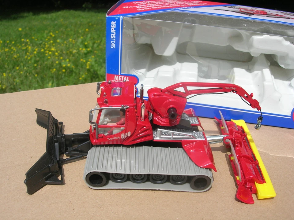  1/50 KASSBOHRER PISTENBULLY 600 DAMEUSE Engin Chenillé !! - Photo 1/1