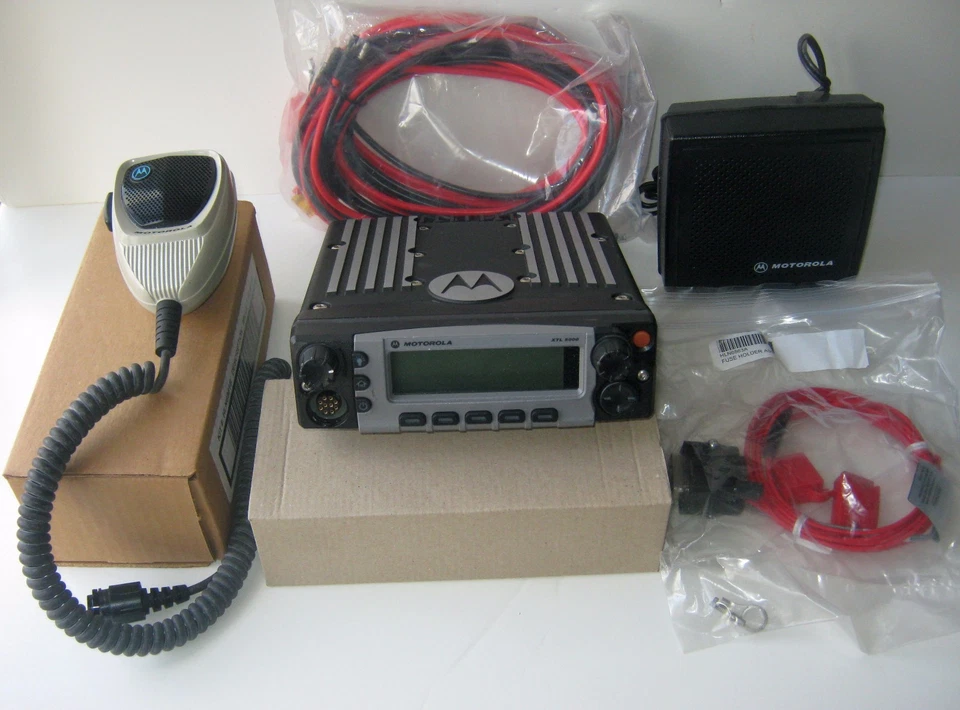 MOTOROLA XTL5000 XTL 5000 VHF 136-174 MHZ Digital RADIO P25 9600 BAUD POLICE LOT - Image 1 of 1