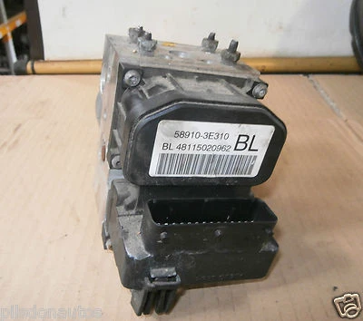 KIA SORENTO 2004 2.5 CRDI ABS PUMP 0265216928 / 58910-3E310 BL - Image 1 of 4
