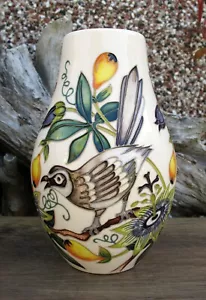 Jarrón Moorcroft TENNESEE MOCKINGBIRD 117/7 edición limitada 20 precio de venta £720 - Imagen 1 de 16