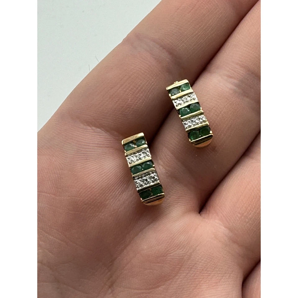 Pendientes de diamantes y esmeraldas de dos tonos 14K Foto 1 de 2