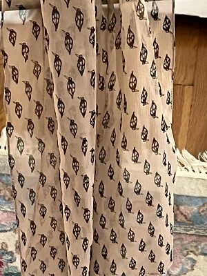 "BUFANDA DE PÁJARO VINTAGE OBLONGA MARRÓN Y TOPO DE GASA 60"" X 9""" Foto 1 de 4