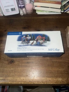 Department 56 Sitting in the Park Snow Village Collection 3 Figuren #56.55100 - Bild 1 von 2