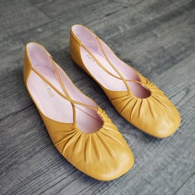 Pisos planos de ballet Taryn Rose Bryan ojo de cerradura amarillos - para mujer EE. UU. 7M Foto 1 de 4