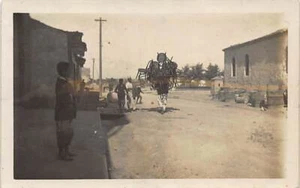 ALBANIA - Durres - Man carrying chairs - REAL PHOTO - Picture 1 of 2