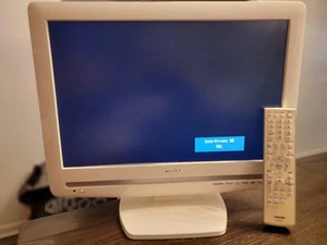 White Toshiba 19" HD TV 19LV506 DVD Player HDMI Combo VGA Gaming w/Remote π - Picture 1 of 13