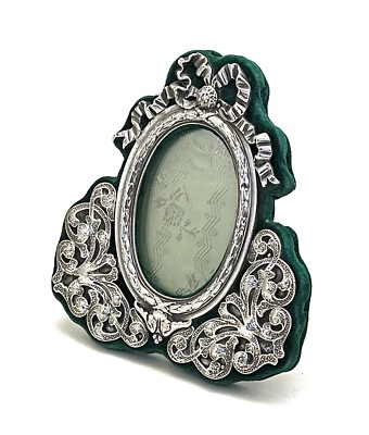 Marco de fotos victoriano de terciopelo con arco reposado ornamentado de plata esterlina Foto 1 de 4