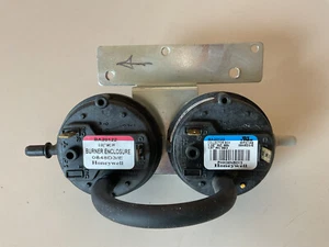 BRYANT CARRIER PAYNE HK06NB013 DUAL PRESSURE SWITCH ASSEMBLY - Picture 1 of 4
