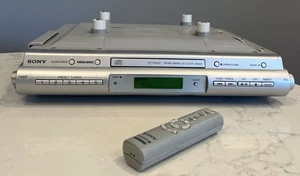 Reproductor de CD Sony ICF-CDK50 debajo del gabinete radio AM FM entrada auxiliar con control remoto y montaje! - Imagen 1 de 19