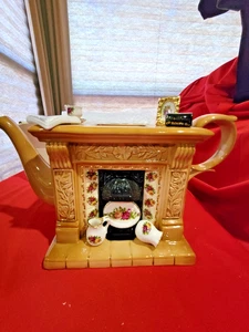 RARE! CARDEW 1996 ROYAL ALBERT" OLD COUNTRY ROSES" WELSH FIRE PLACE LARGE TEAPOT - Picture 1 of 9