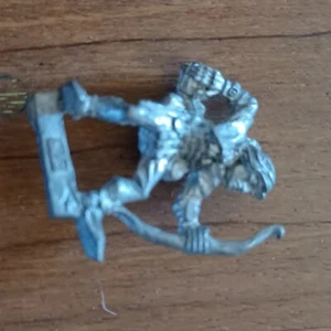 GW: Vintage Metal Warhammer Fantasy Miniature 4213/10 - WOOD ELF BOW 9 - Imagen 1 de 1