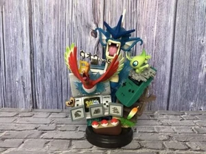 Action Figure Pokemon Statua Da Collezione 25cm Oh-oh Pikachu Gyarados Gameboy - Foto 1 di 4