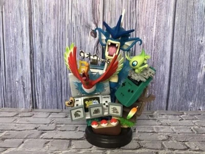 Action Figure Pokemon Statua Da Collezione 25cm Oh-oh Pikachu Gyarados Gameboy - Immagine 1 di 4