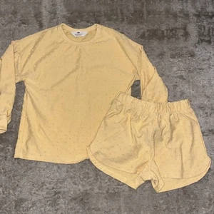 GIRLS SHORTS OUT FIT AGE 5-6 YRS ,YELLOW ,SHORT ,LONG SLEEVED TOP ,FROM H& M . - Picture 1 of 5