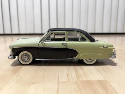 Ford Crestliner Danbury 1950 como nuevo escala 1:24  Foto 1 de 4