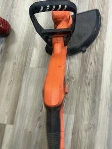 Tagliabordi a corda senza fili Black and Decker - Foto 1 di 5