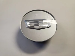 CADILLAC OEM WHEEL CENTER CAP SILVER FINISH RAISED CHROME LOGO 9597375, 4749 - Picture 1 of 3