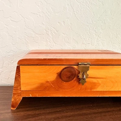Vintage Cedar Wood Keepsake Trinket Box Mid Century 9" Mt Hood Ski Way - Image 1 of 4