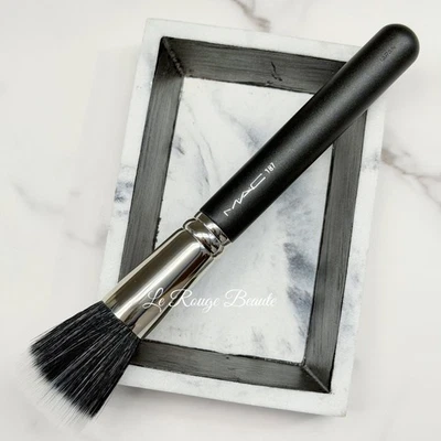 Cepillo facial de fibra Mac 187 Duo - mezcla sintética natural descontinuada versión antigua Foto 1 de 2