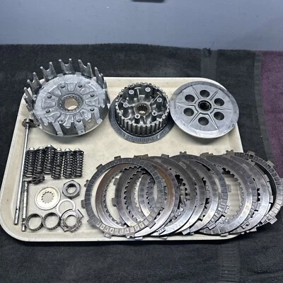 Suzuki 05-07 Rmz450 2007 Rmz450z Placas de embrague completas Cesta Buje Tuercas Rodamientos Foto 1 de 4